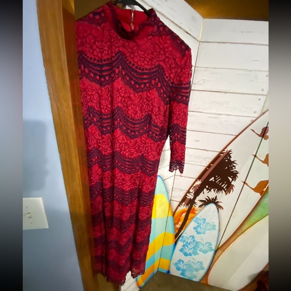 Dainty Jewell’s size large, black, and red dress worn twice in perfect condition - Picture 1 of 3